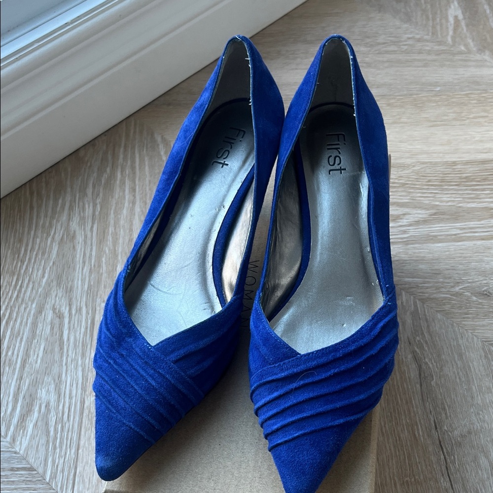 Women's Vintage Blue Suede Heels. Feet First. New